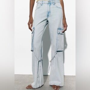 Zara MID-RISE TRF CARGO JEANS